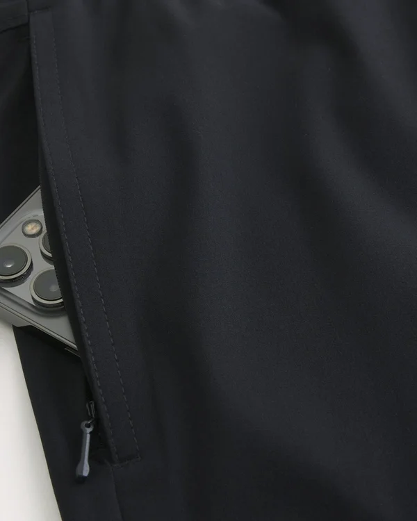 Hybrid-Shorts in mittlerer Länge Hybrid-Shorts in mittlerer Länge