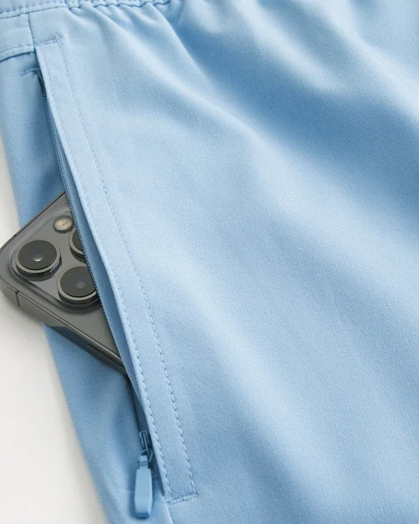 Hybrid-Shorts in mittlerer Länge Hybrid-Shorts in mittlerer Länge