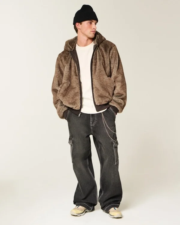 Kapuzenjacke aus Kunstfell Kapuzenjacke aus Kunstfell