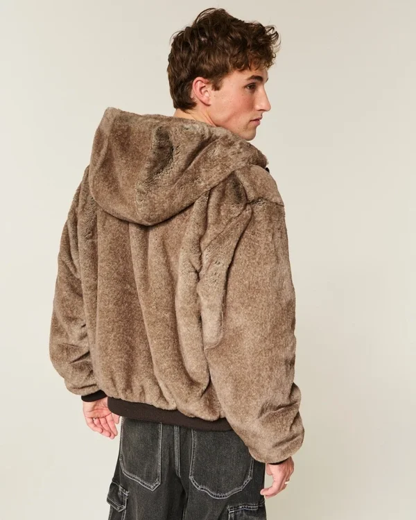 Kapuzenjacke aus Kunstfell Kapuzenjacke aus Kunstfell