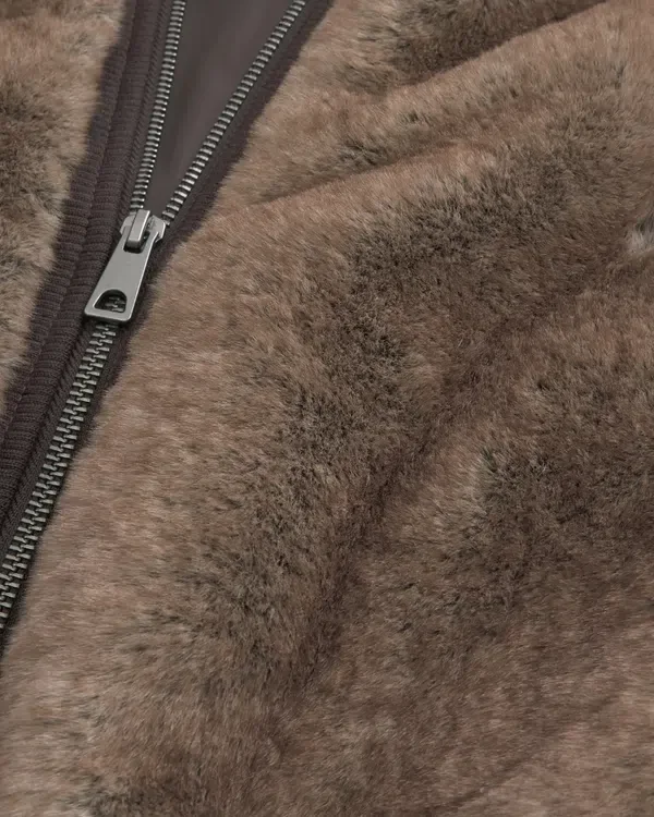 Kapuzenjacke aus Kunstfell Kapuzenjacke aus Kunstfell