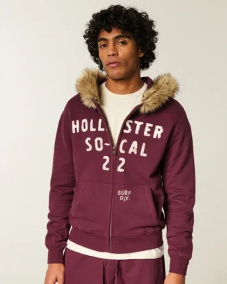 Kapuzenjacke mit Kunstfellbesatz, Reißverschluss und Logo-Grafik Kapuzenjacke mit Kunstfellbesatz, Reißverschluss und Logo-Grafik