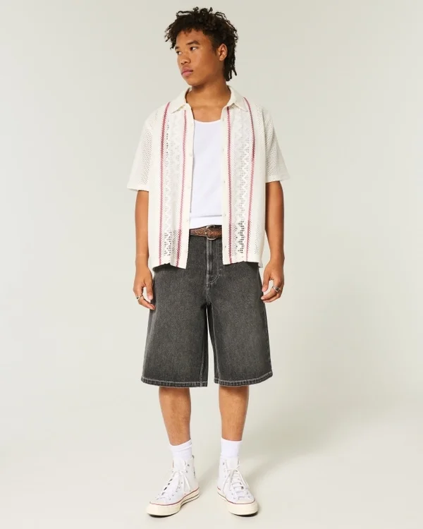 Kastig geschnittenes Kurzarmhemd im Häkelstil Kastig geschnittenes Kurzarmhemd im Häkelstil