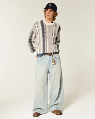 Kastiger gestreifter Pullover mit Rundhalsausschnitt