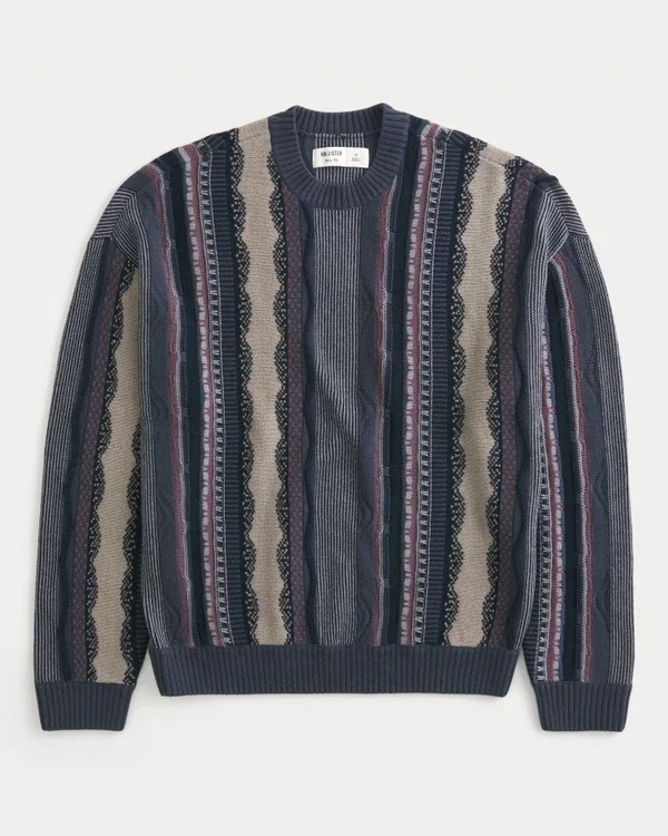 Kastiger gestreifter Pullover mit Rundhalsausschnitt Kastiger gestreifter Pullover mit Rundhalsausschnitt