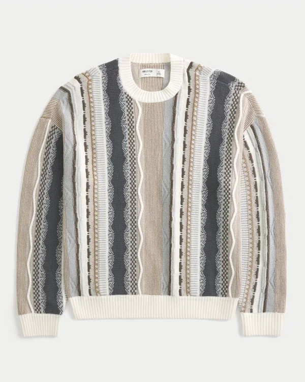 Kastiger gestreifter Pullover mit Rundhalsausschnitt Kastiger gestreifter Pullover mit Rundhalsausschnitt