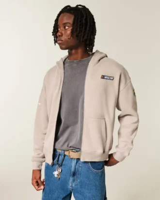 Kastiger Hoodie mit Reißverschluss und NASCAR-Grafik Kastiger Hoodie mit Reißverschluss und NASCAR-Grafik