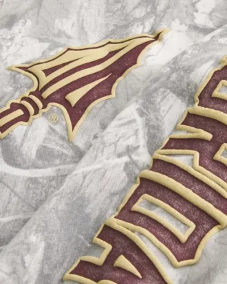 Kastiger Zip-Up-Hoodie mit Florida State University-Grafik und Camouflage-Muster