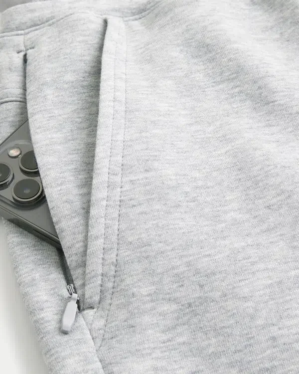 Kühle Fleece-Shorts in mittlerer Länge Kühle Fleece-Shorts in mittlerer Länge