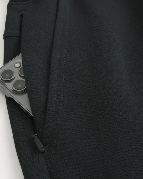 Kühle Fleece-Shorts in mittlerer Länge Kühle Fleece-Shorts in mittlerer Länge