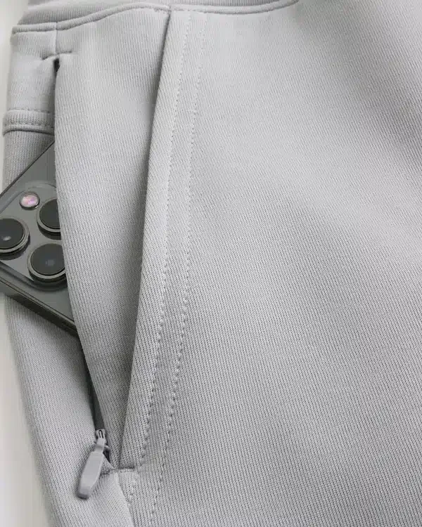 Kühle Fleece-Shorts in mittlerer Länge Kühle Fleece-Shorts in mittlerer Länge