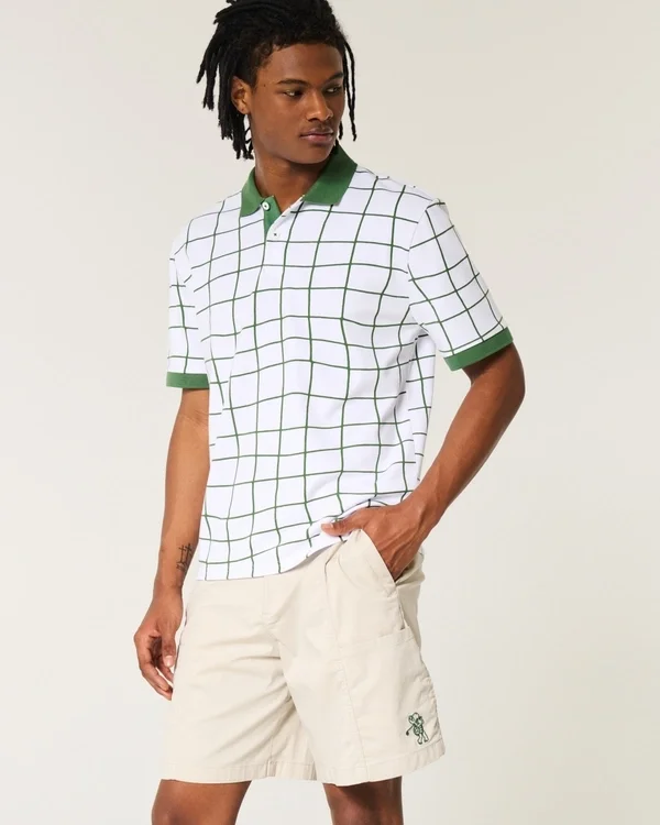 Kühle Golfshorts, die über dem Knie enden Kühle Golfshorts, die über dem Knie enden