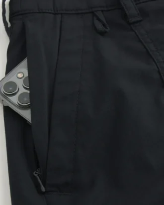 Kühle Golfshorts, die über dem Knie enden