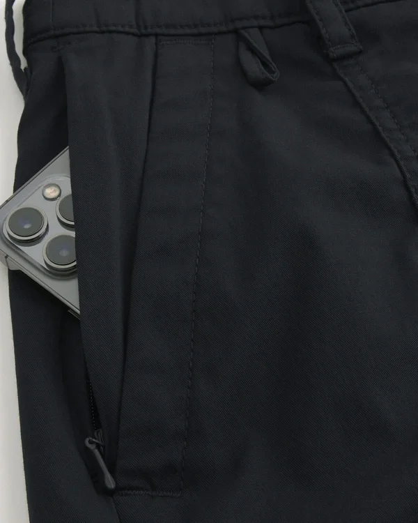 Kühle Golfshorts, die über dem Knie enden Kühle Golfshorts, die über dem Knie enden