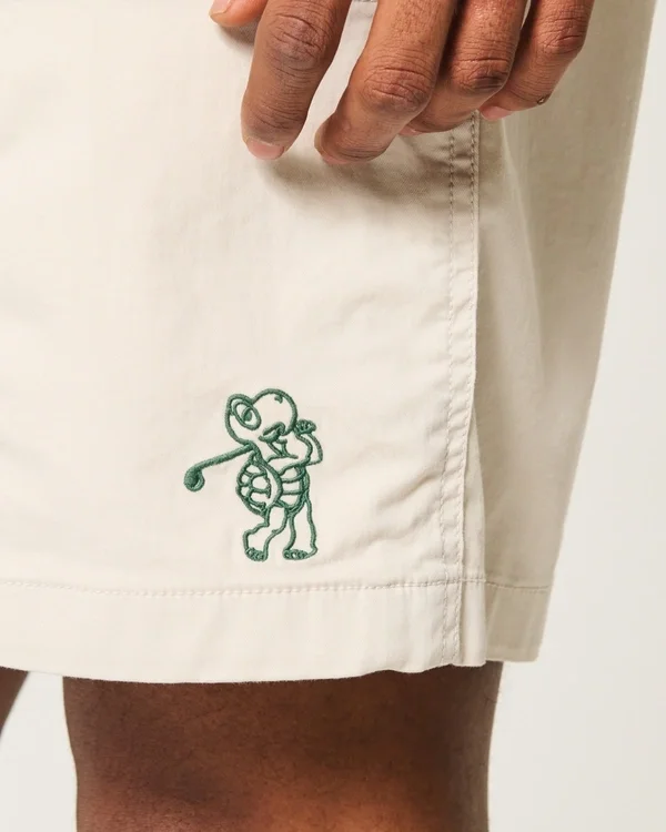 Kühle Golfshorts, die über dem Knie enden Kühle Golfshorts, die über dem Knie enden