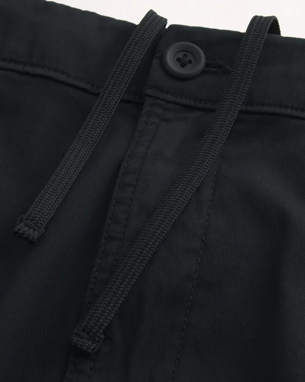 Kühle Golfshorts, die über dem Knie enden Kühle Golfshorts, die über dem Knie enden