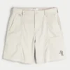 Kühle Golfshorts, die über dem Knie enden Kühle Golfshorts, die über dem Knie enden