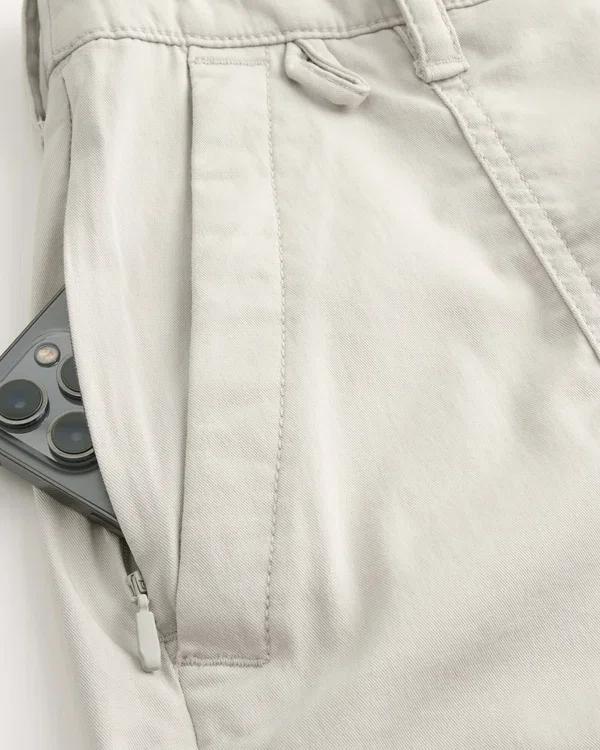 Kühle Golfshorts, die über dem Knie enden Kühle Golfshorts, die über dem Knie enden