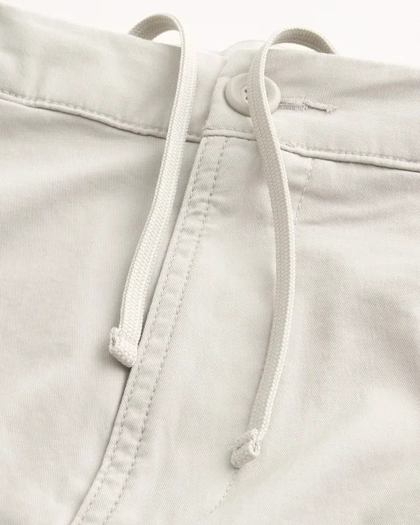 Kühle Golfshorts, die über dem Knie enden Kühle Golfshorts, die über dem Knie enden