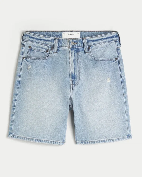 Kniehohe, lockere Jeansshorts im Used-Look Kniehohe, lockere Jeansshorts im Used-Look