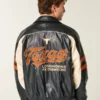 Kunstlederjacke mit Longhorns-Grafik der University of Texas at Austin