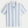 Kurzärmeliges Hemd mit strukturierten Streifen Kurzärmeliges Hemd mit strukturierten Streifen