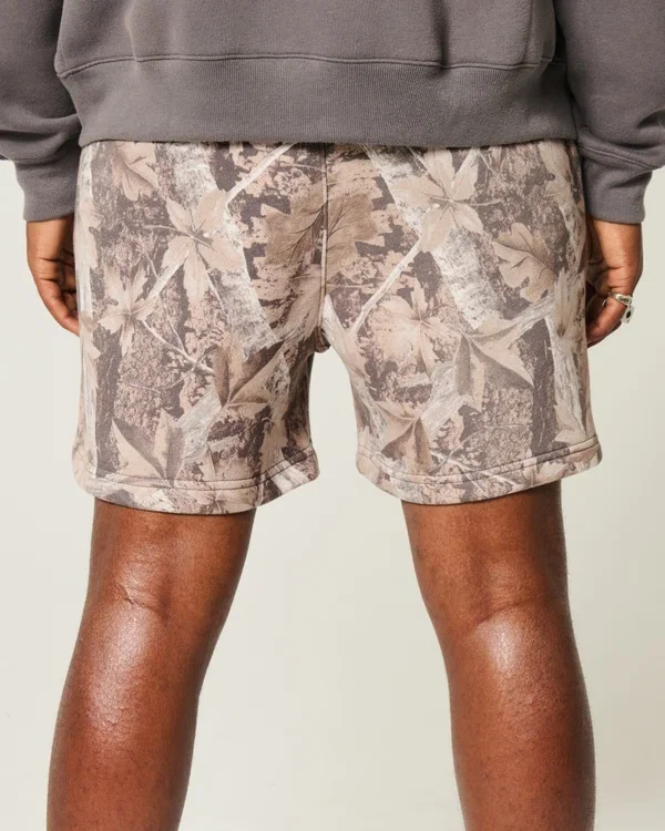 Lange Fleece-Shorts mit Camouflage-Muster Lange Fleece-Shorts mit Camouflage-Muster