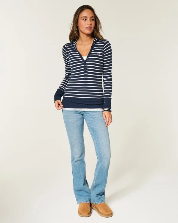 Langärmeliges Henley-Shirt mit Kapuze Langärmeliges Henley-Shirt mit Kapuze