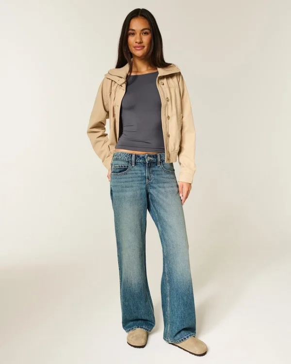 Langärmeliges Oberteil aus nahtlosem Stoff mit U-Ausschnitt Langärmeliges Oberteil aus nahtlosem Stoff mit U-Ausschnitt