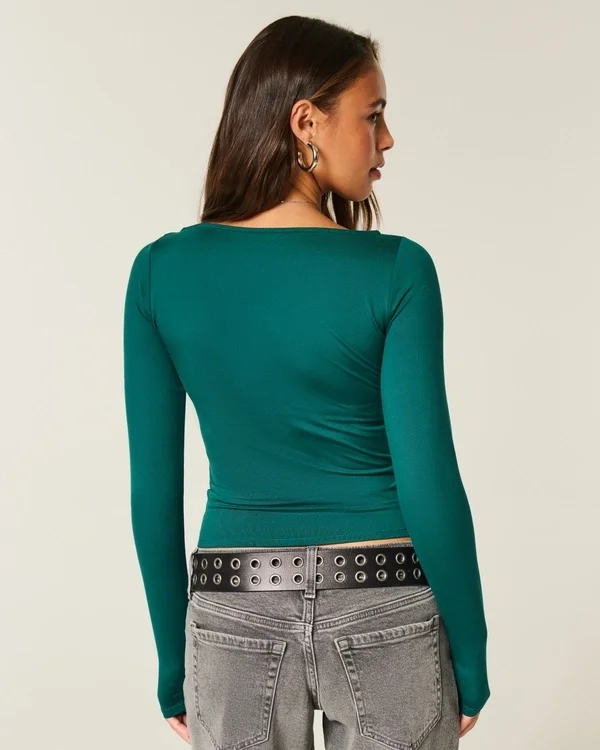 Langärmeliges Oberteil aus nahtlosem Stoff mit U-Ausschnitt Langärmeliges Oberteil aus nahtlosem Stoff mit U-Ausschnitt