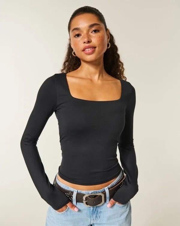 Langärmliges Baby-T-Shirt aus nahtlosem Stoff mit quadratischem Ausschnitt Langärmliges Baby-T-Shirt aus nahtlosem Stoff mit quadratischem Ausschnitt