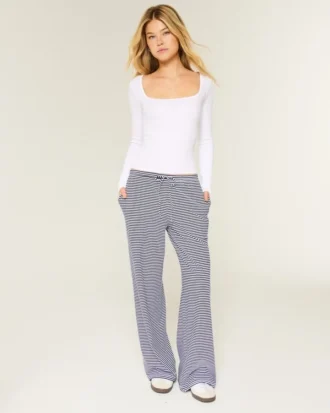 Langärmliges Oberteil mit quadratischem Ausschnitt Langärmliges Oberteil mit quadratischem Ausschnitt