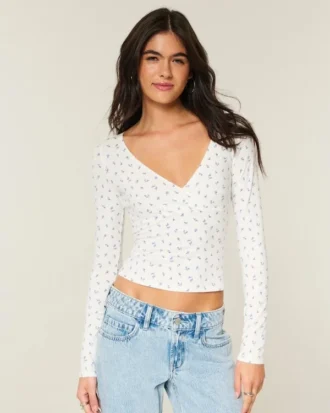 Langärmliges Wickeloberteil mit V-Ausschnitt Langärmliges Wickeloberteil mit V-Ausschnitt