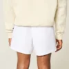 Linen-Blend-Seersucker-Shorts in mittlerer Länge Linen-Blend-Seersucker-Shorts in mittlerer Länge