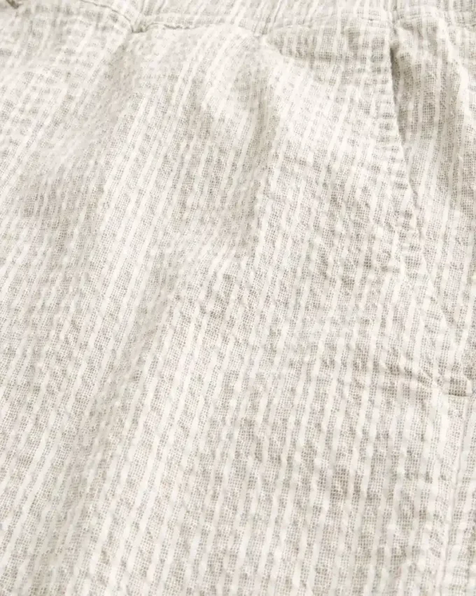 Linen-Blend-Seersucker-Shorts in mittlerer Länge Linen-Blend-Seersucker-Shorts in mittlerer Länge