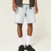 Lose Jeansshorts über dem Knie Lose Jeansshorts über dem Knie