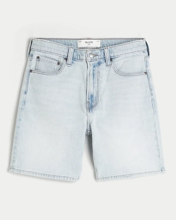 Lose Jeansshorts über dem Knie Lose Jeansshorts über dem Knie