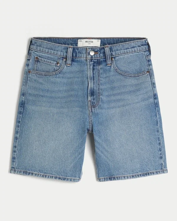 Lose Jeansshorts über dem Knie Lose Jeansshorts über dem Knie