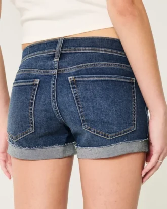 Low-Rise-Shorts aus dunkelblauem Denim mit Rissen