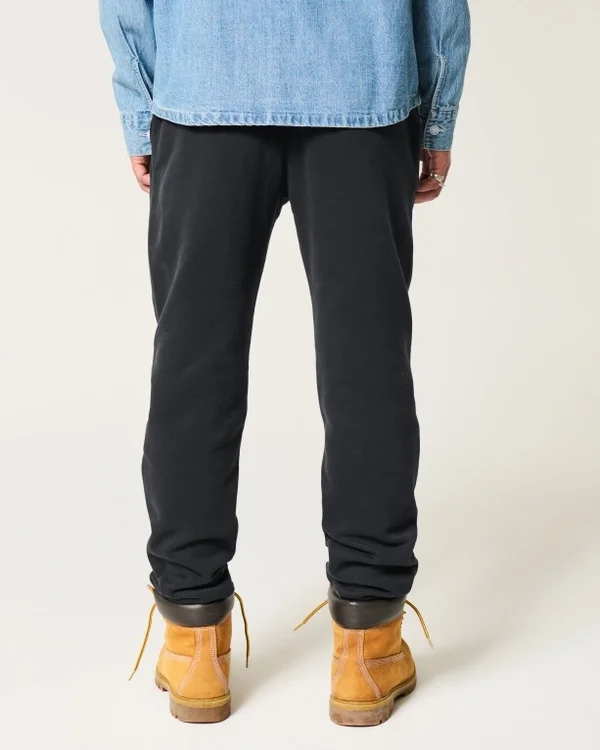 Lässige Jogginghose mit Alpenmotiv aus Fleece Lässige Jogginghose mit Alpenmotiv aus Fleece