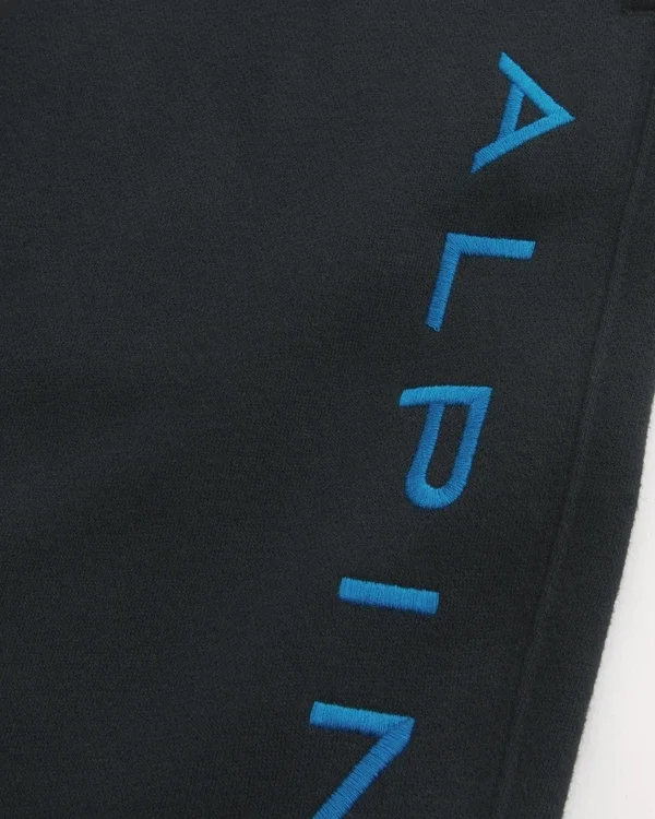 Lässige Jogginghose mit Alpenmotiv aus Fleece Lässige Jogginghose mit Alpenmotiv aus Fleece