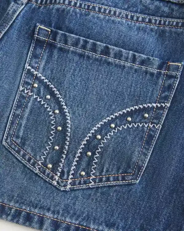 Mini-Skort aus Denim mit niedriger Leibhöhe und Nieten Mini-Skort aus Denim mit niedriger Leibhöhe und Nieten