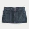 Mini-Skort aus dunkelblauem Denim mit niedriger Leibhöhe Mini-Skort aus dunkelblauem Denim mit niedriger Leibhöhe