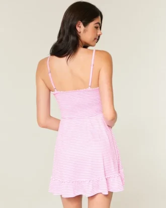 Mini-Strickkleid mit Bindeband vorne Mini-Strickkleid mit Bindeband vorne