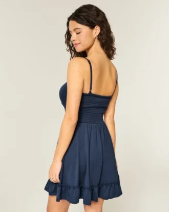 Mini-Strickkleid mit Bindeband vorne Mini-Strickkleid mit Bindeband vorne