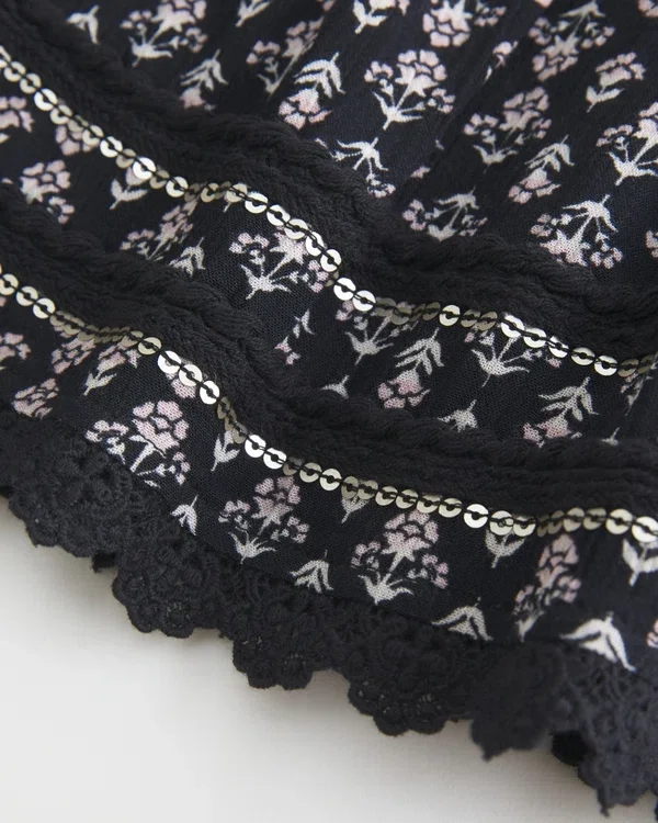 Minirock mit Spitzenbesatz Minirock mit Spitzenbesatz