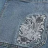 Mittelwaschung Baggy-Jeans mit gesticktem Hai-Motiv Mittelwaschung Baggy-Jeans mit gesticktem Hai-Motiv