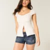 Niedrig geschnittene, dunkel gewaschene, bestickte Denim-Shorts Niedrig geschnittene, dunkel gewaschene, bestickte Denim-Shorts