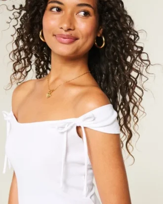 Off-Shoulder-Top mit gebundenen Ärmeln Off-Shoulder-Top mit gebundenen Ärmeln