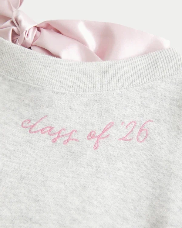 Oversized-Sweatshirt mit Schleife auf dem Rücken „Class of ’26” Oversized-Sweatshirt mit Schleife auf dem Rücken „Class of ’26”